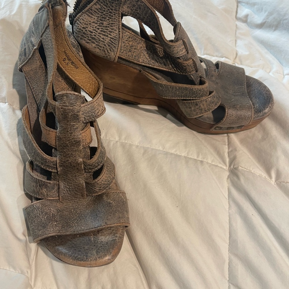Women's Strappy Leather Bed Stu sandals